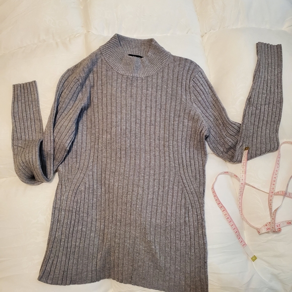 Motive Knit grey turtleneck - Picture 1 of 11